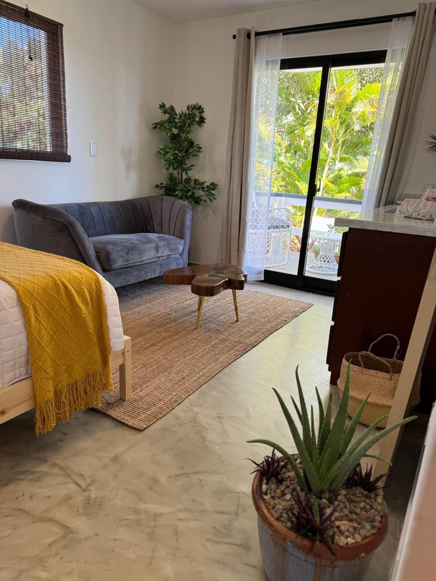 Catalina, Cabrera Oceanview Multi 2 Bd 2 Bath Condo Units With Balcony And Pool Exterior photo