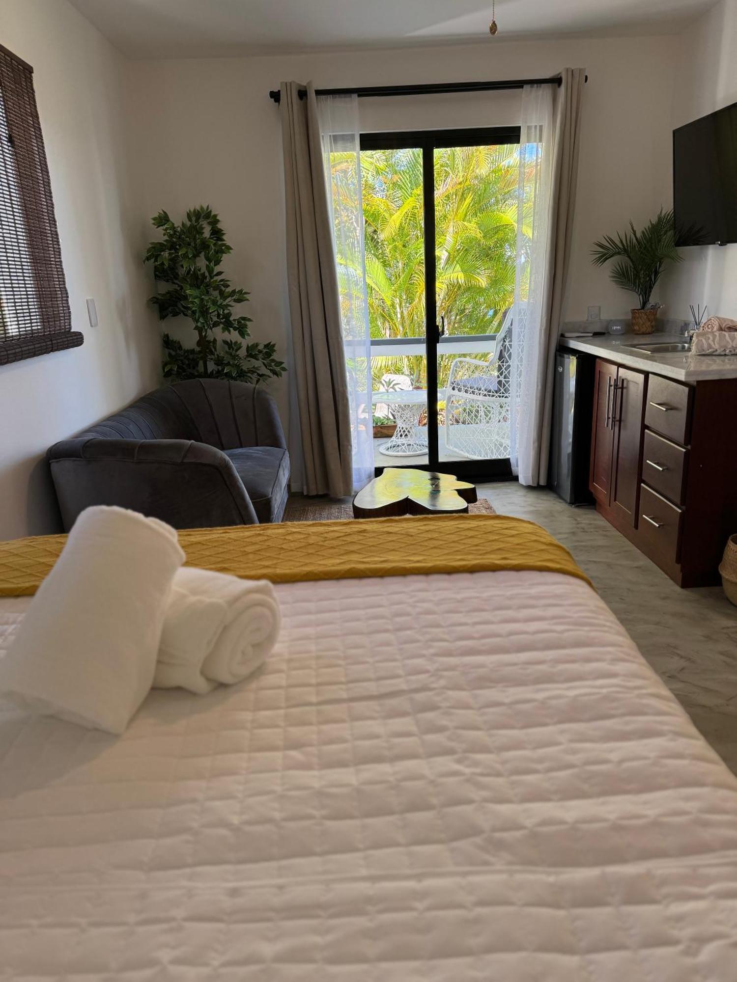 Catalina, Cabrera Oceanview Multi 2 Bd 2 Bath Condo Units With Balcony And Pool Exterior photo